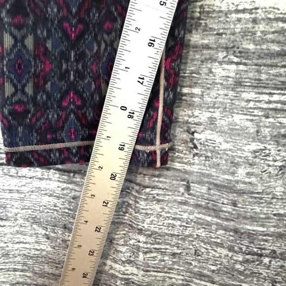 Prana Capri Leggings Purple Geometric Print Size S - Picture 6 of 7